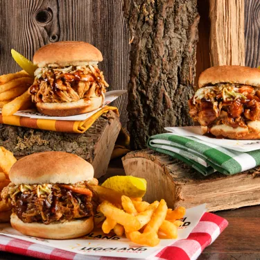 Smokey's Brick B Q sandwiches at LEGOLAND New York