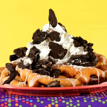 Showtime Snacks funnel cake at LEGOLAND New York