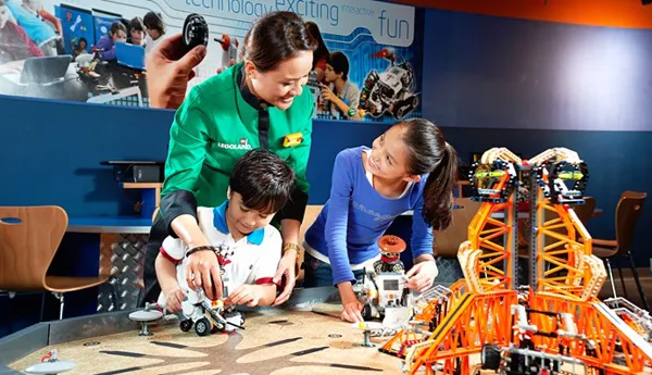 Img1400x800 Robotic Play Center