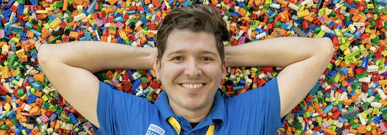 Alec Bricks Desktop 3000X1000